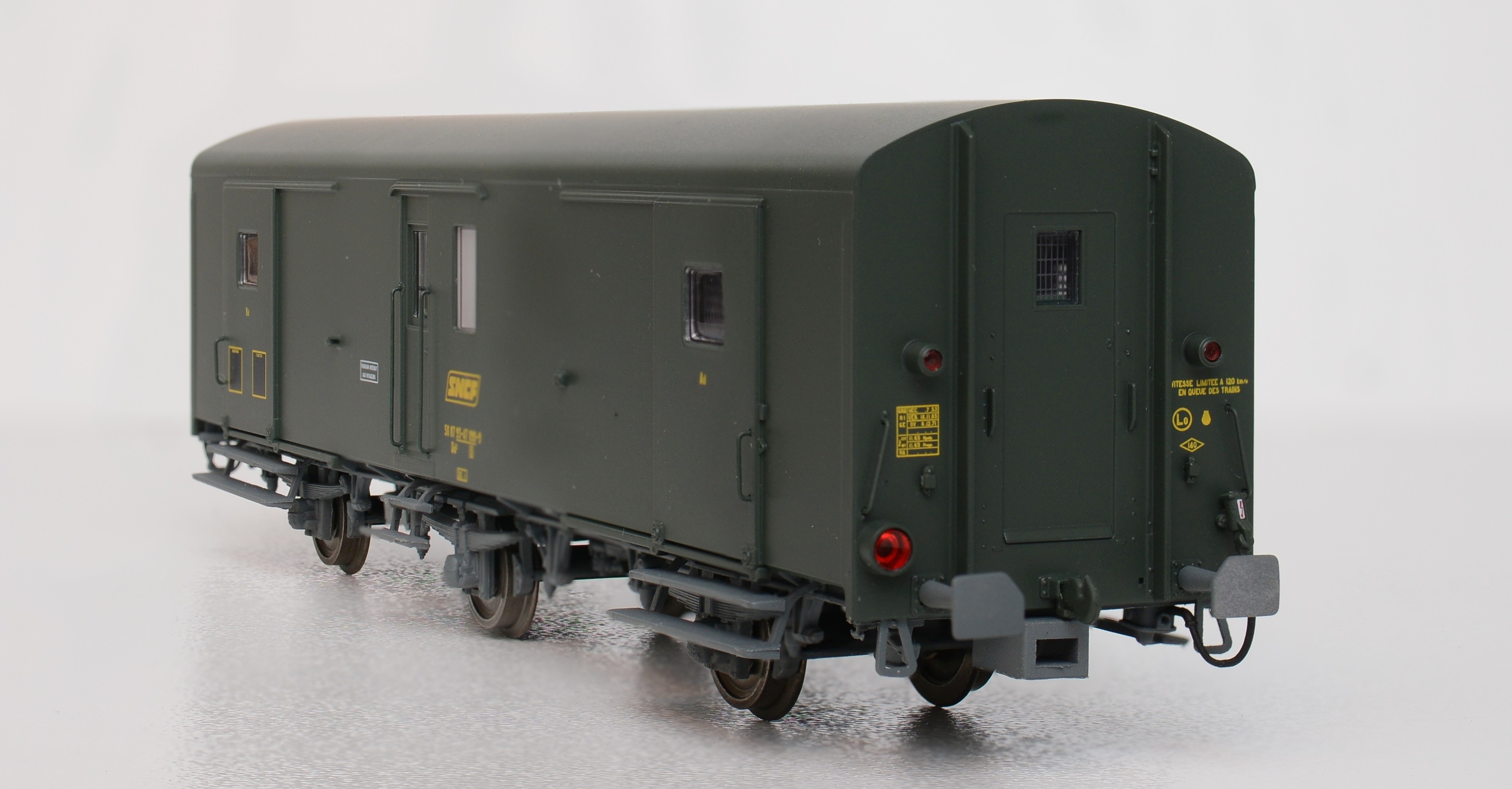 Fourgon PLM métallisé 3 essieux Models world